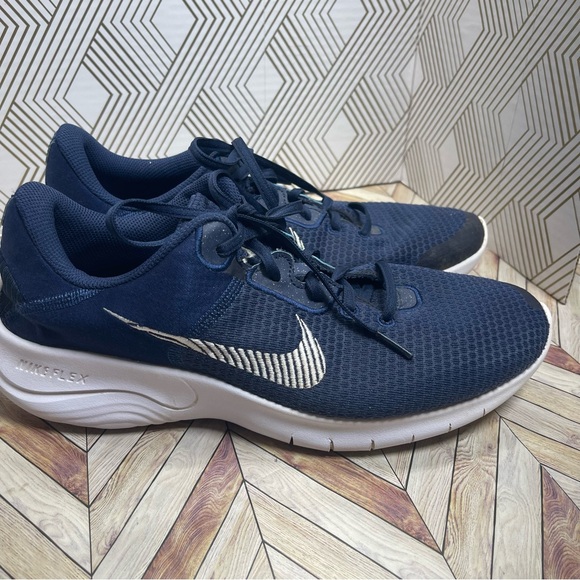 Nike  Flex Experience‎ RN 11 Size 10 sb4 - Picture 1 of 10